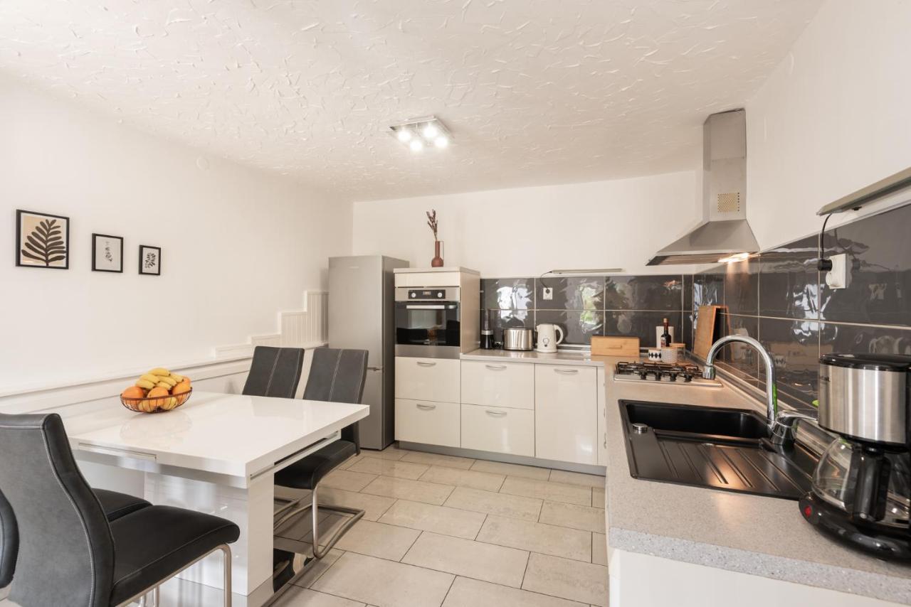 Apartment N&T Пула Екстериор снимка